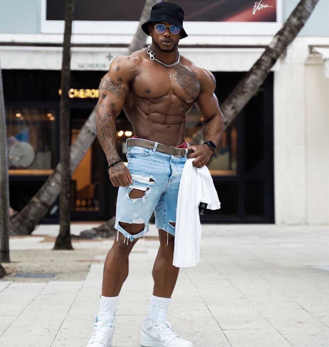 FLEX_Magazine's tweet image. Repost from brandon.d.hendrickson
•
I made all my goals delusional, then made my delusion reality✍🏾💯🏄🏾‍♂️🌊💎

Big Waves not the small one.

STAY READY, STAY WAVY, period.✍🏾

#darcsport #wolvesforever #ifbb #npc  #mensphysique #teammuscleegg #bigwaves #trini  #chicago
