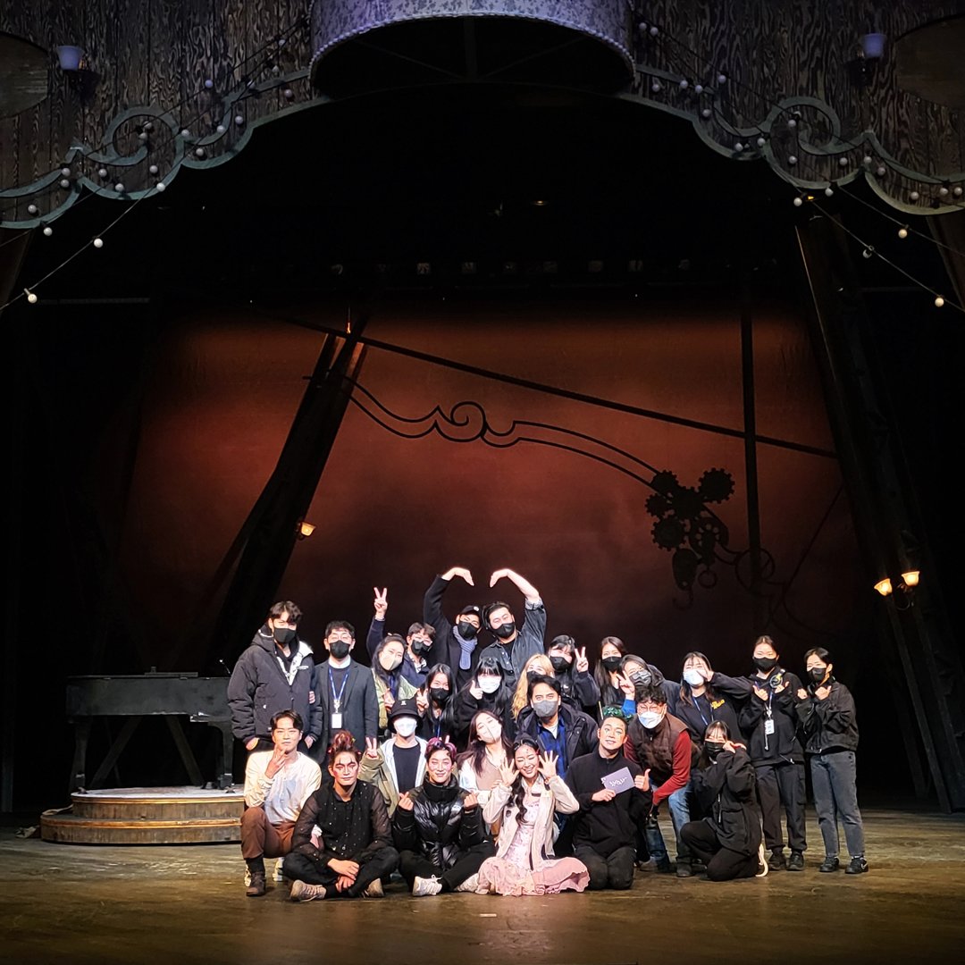 연극 <#환상동화>

🎪 #환상동화 #안녕_환상동화🌙 📸

그렇게 사랑💕, 전쟁💥, 예술🪗은 계속 되었다.
마리🩰와 한스🎹의 이야기를
다시 만날 그 날까지 잠시만 안녕!

추운 겨울부터 <환상동화>와
함께해주신 관객여러분, 감사합니다.

2021.12.12. - 2022.02.12.
국립극장 달오름