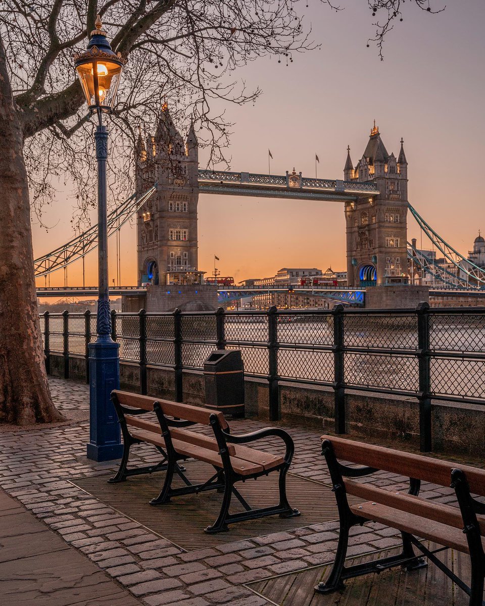 visitlondon's tweet photo. We could sit here for hours and just admire the view😍 Anyone else? #LetsDoLondon #VisitLondon [📸 @rachfullerphotos] https://t.co/zJcdvrVJh9 https://t.co/ndx7qm0oVL