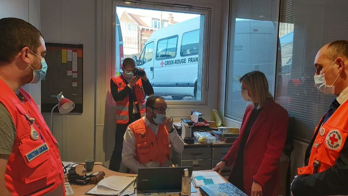 AgnesRunacher's tweet photo. Merci aux équipes de l'antenne lensoise de la @CroixRouge pour leur accueil et pour leur engagement de chaque instant au service de nos concitoyens dans le besoin. https://t.co/bHIRR3GF56