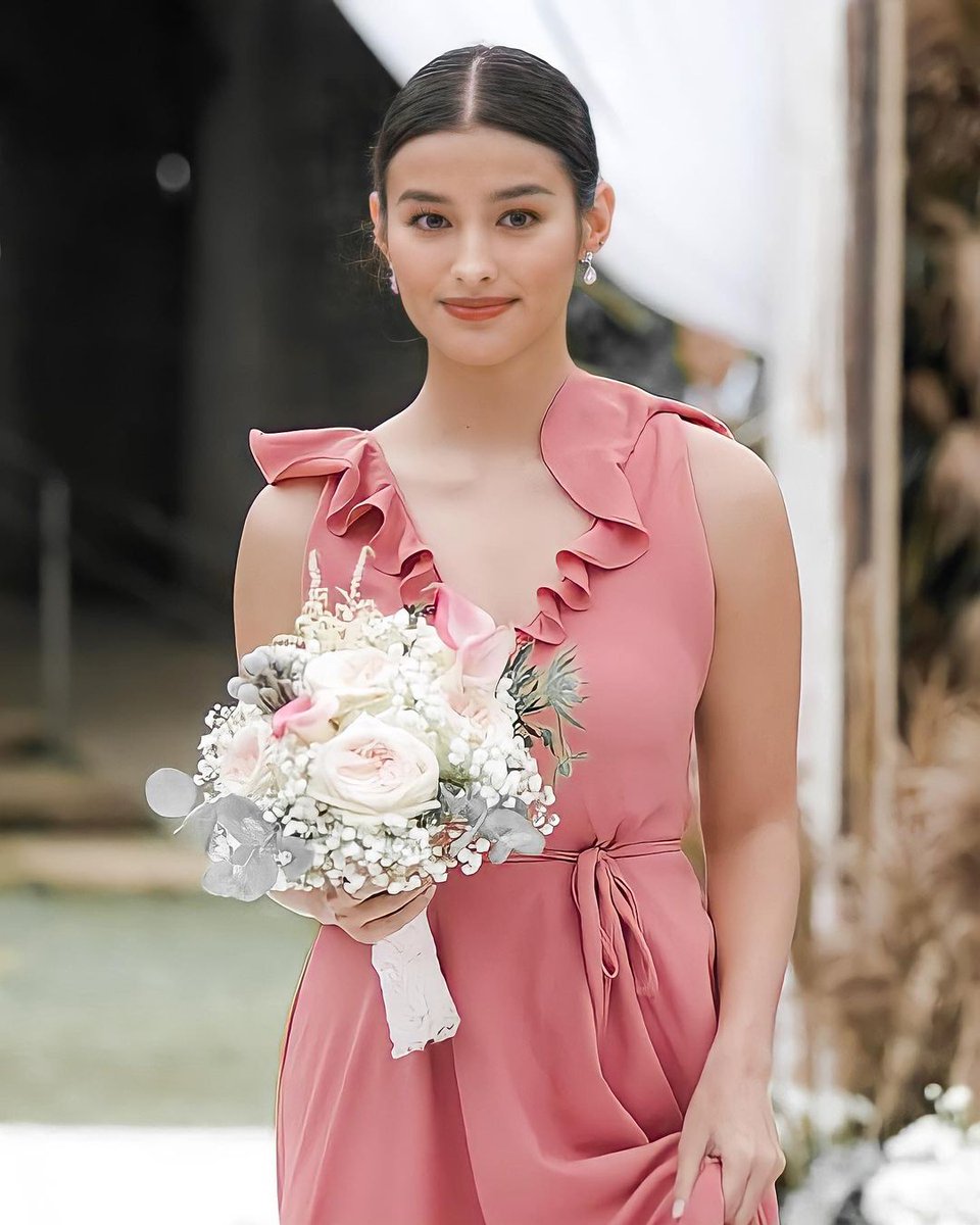 liza soberano hourly (@lizahourly) on Twitter photo 