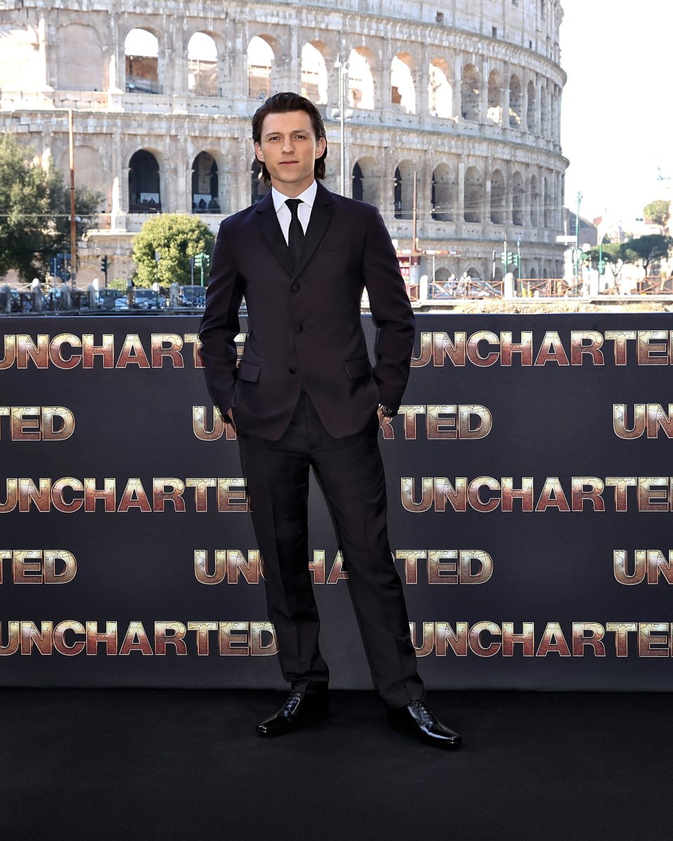 prada_japan's tweet photo. ローマで開催された映画『アンチャーテッド』プレミアにて―プラダに身を包んだトム・ホランド。

@TomHolland1996 #TomHolland #Prada #PradaPeople https://t.co/26XpN48Eih