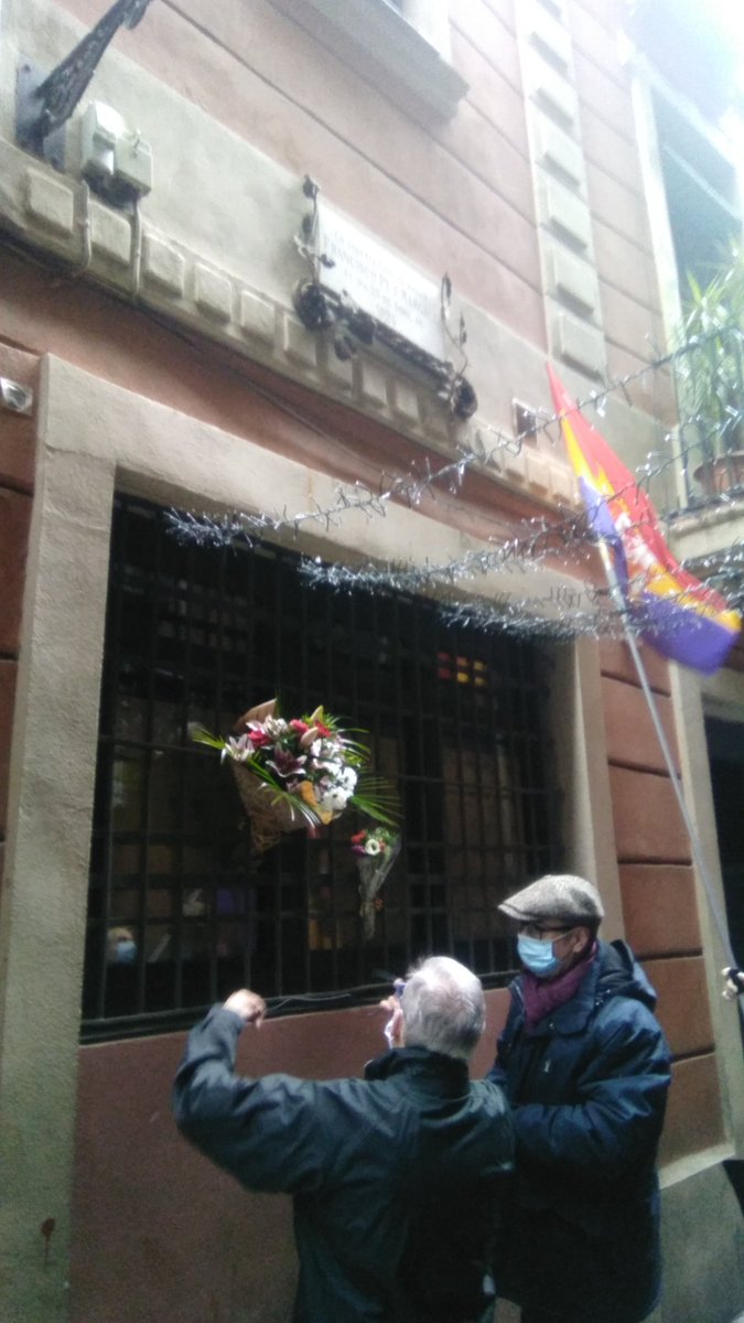 ipsiphi's tweet photo. This morning flowers were changed around corner from barcelona home at birth place of Francesc Pi i Maragall Radical, republican, secularist, federalist, libertarian progressive, Catalan, writer. He was 2nd president of the 1st Spanish republic for 39days in 1871.
#historicmemory https://t.co/284NedAUWF