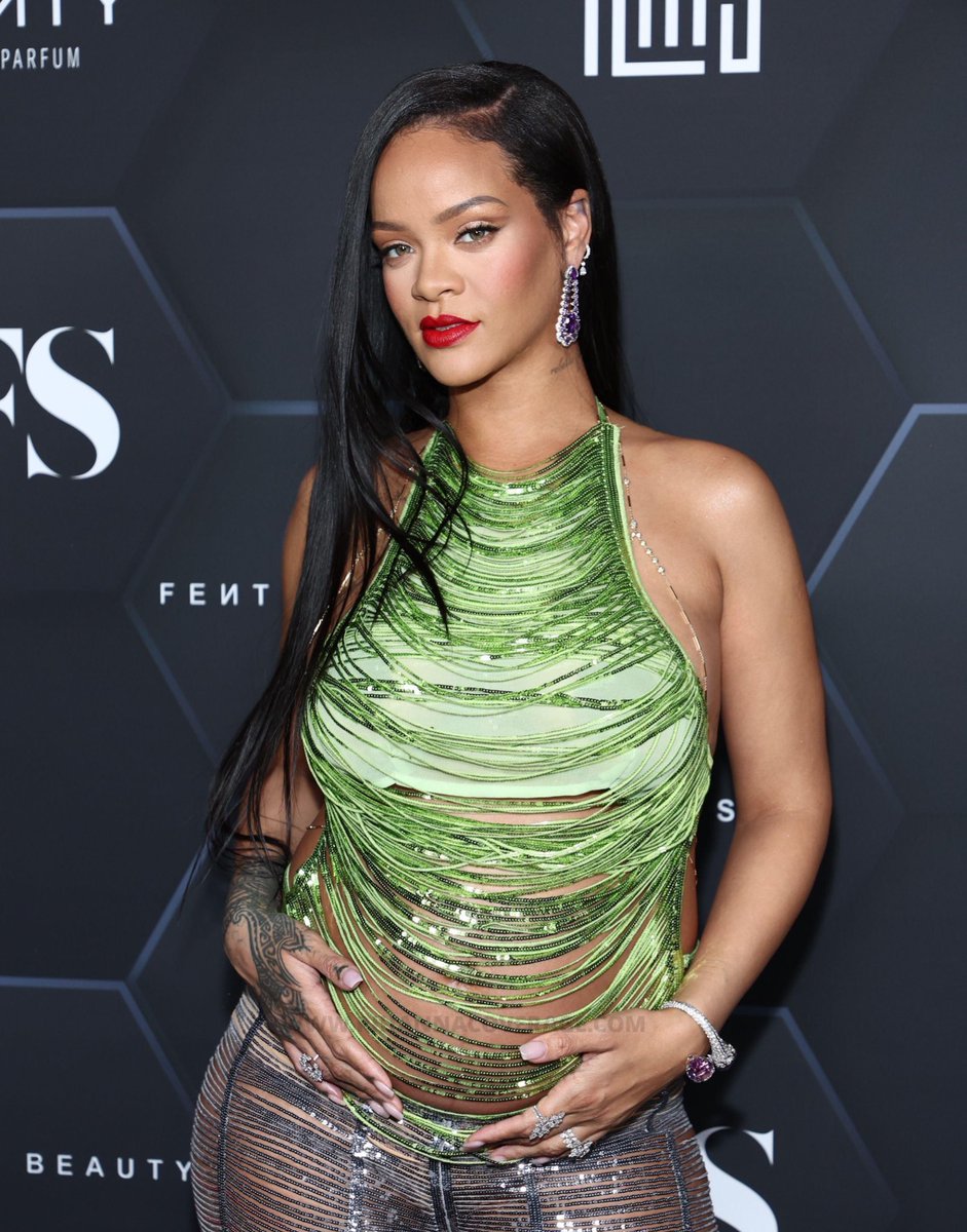 Itspedrito's tweet photo. A RIHANNA TA TÃO PERFEITA GRÁVIDA 🥺 https://t.co/AmNABnuc1c