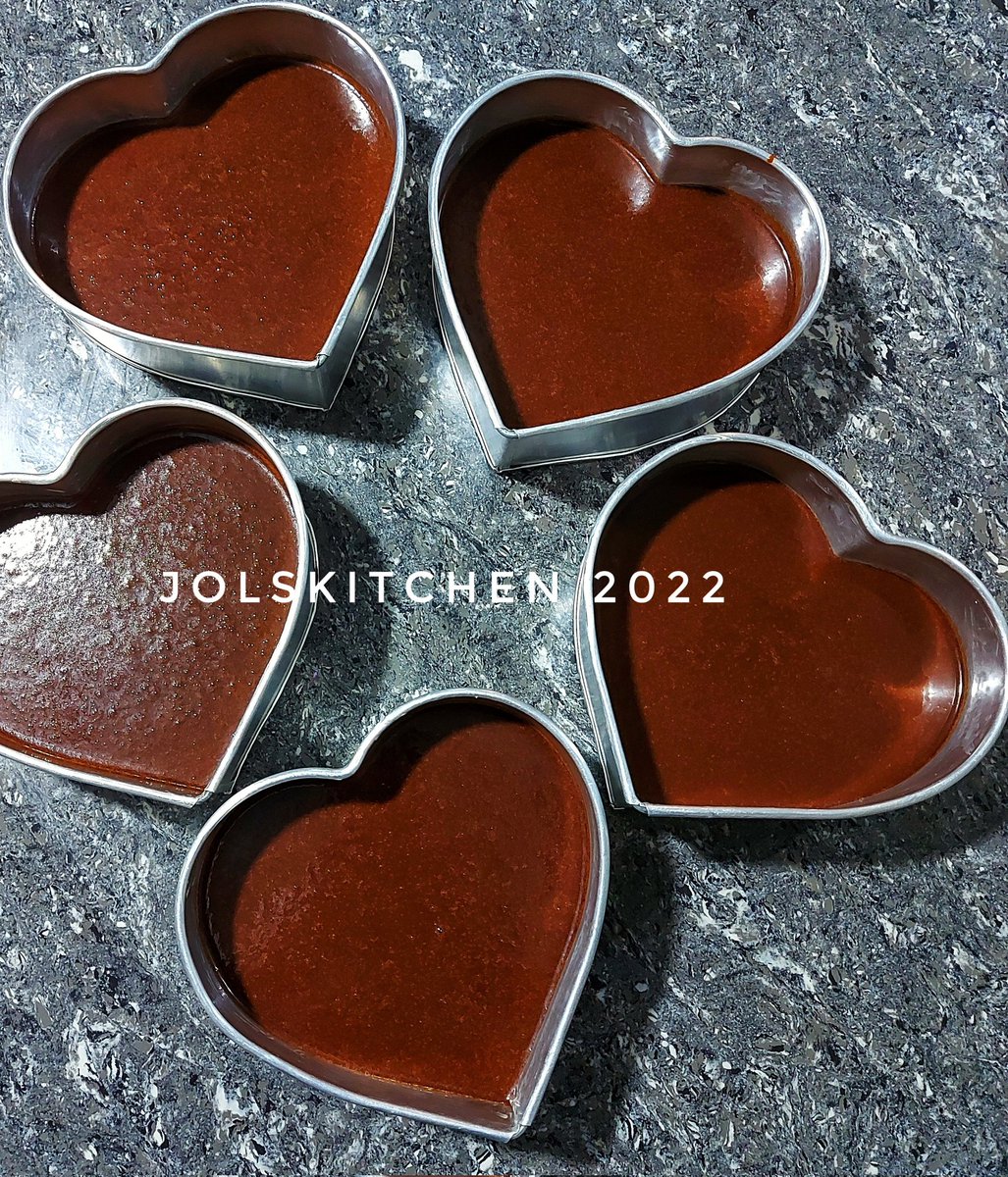 JolsWrites1's tweet photo. Baker missing in action today as the Valentines bug kept me busy in the kitchen. Even our cakes is screaming valentines 😜😊

Will see you guys after the 14'th.
Enjoy your weekend! 🙏😊

#jolskitchen
#heartcakes #Valentinesweek https://t.co/ITj6Eguxw5