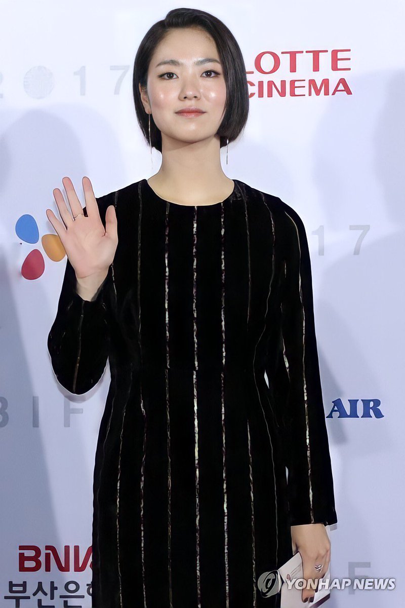 ongoingmefiles's tweet photo. 17.10.21
More pictures from the 22nd Busan International Film Festival🥰🤗
#JeonYeobeen #전여빈 #BIFF2017 https://t.co/9ZVbGxTQ7N