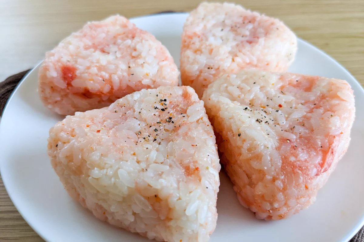 簡単3ステップで作れる上に、とっても美味しそう！明太子などを使った「おにぎり」レシピ！