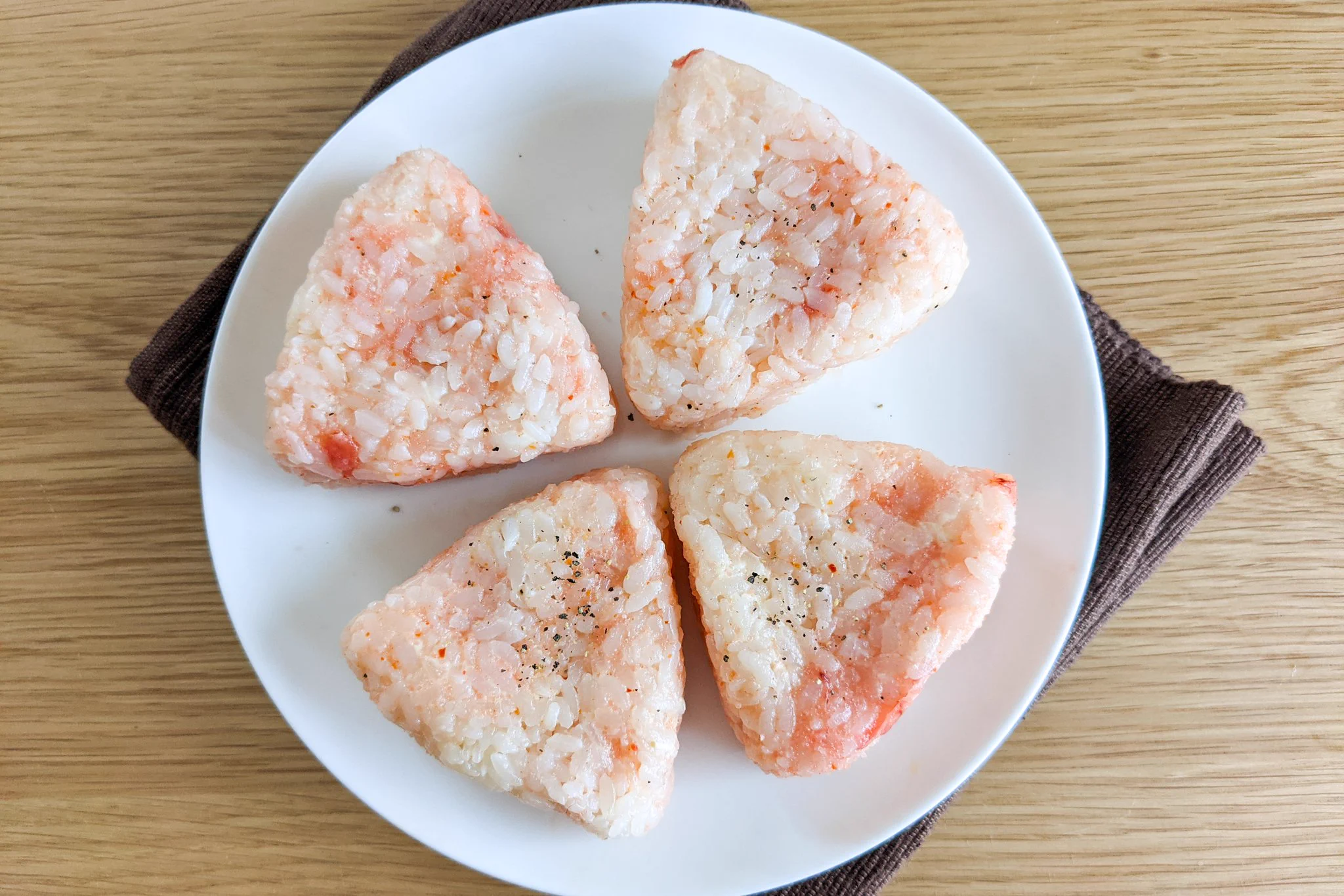 簡単3ステップで作れる上に、とっても美味しそう！明太子などを使った「おにぎり」レシピ！