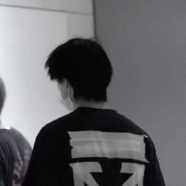 Brown chain 

-- Lee Jeno AU