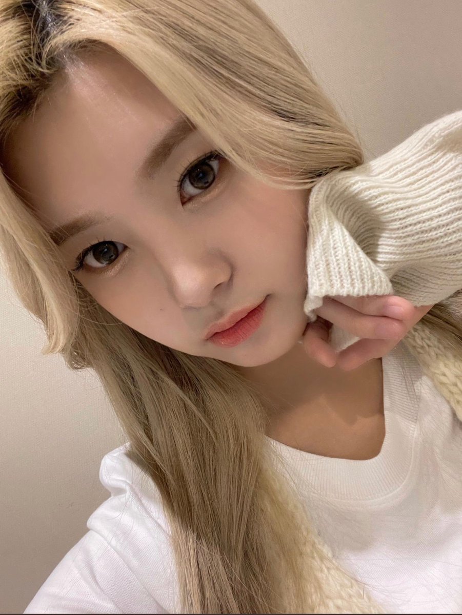 dayeonthoughts's tweet photo. cutest ever https://t.co/yBDje60aui