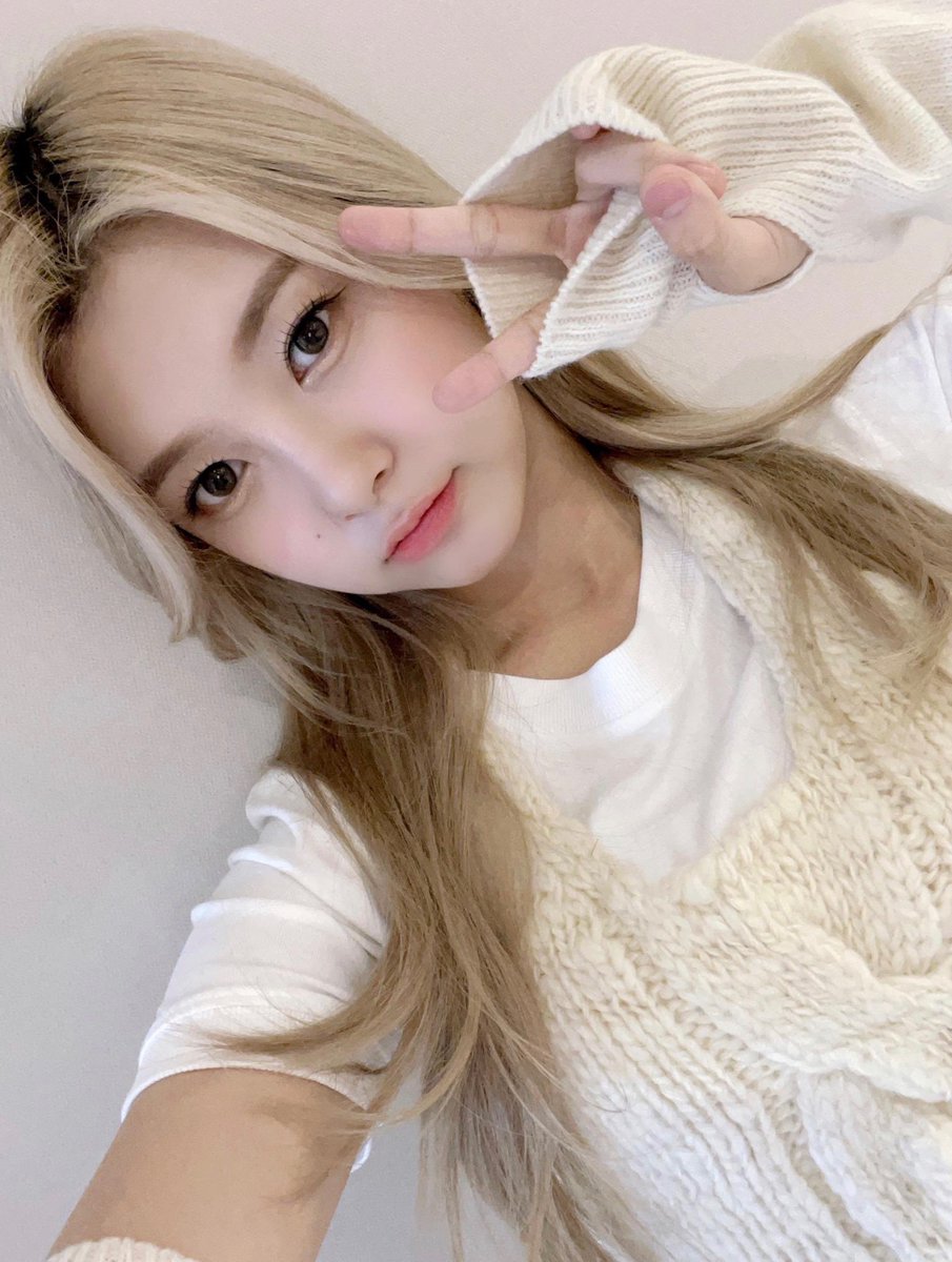 dayeonthoughts's tweet photo. cutest ever https://t.co/yBDje60aui