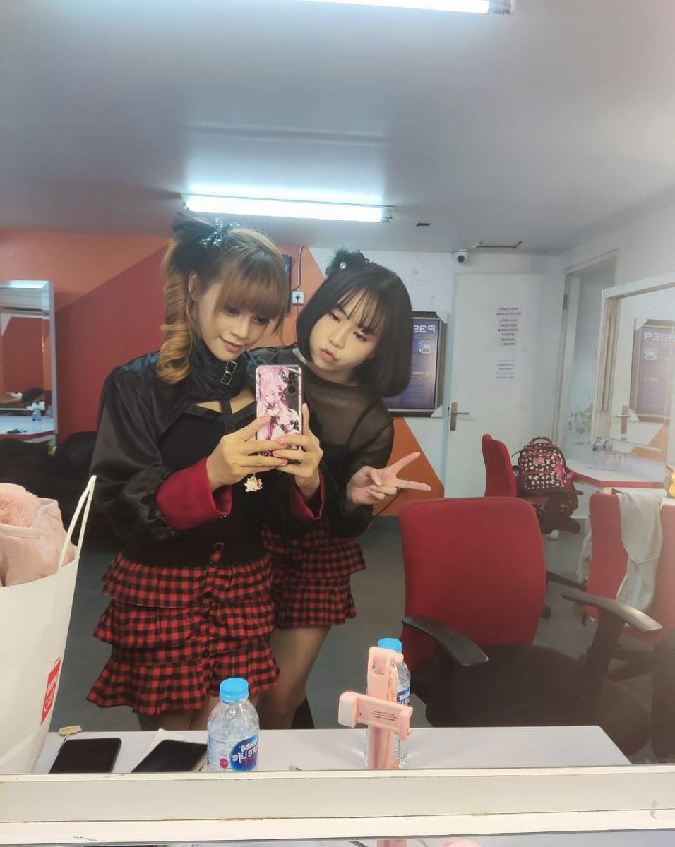 Siapa yang belum nonton performance eksklusif Ren-Ai Project di acara Who is Princess - Insert Live Trans...?? 

Langsung aja merapat ke Channel YouTube Ren-Ai yaaa~ ☺️