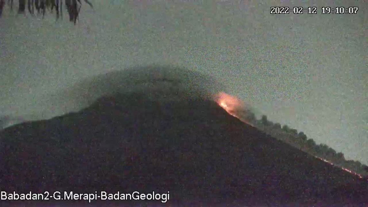 Awanpanas guguran #Merapi tanggal 12 Februari 2022 pukul 19.08 WIB tercatat di seismogram dengan amplitudo 50 mm dan durasi 149 detik. Estimasi jarak luncur 2.800 m ke arah barat daya. Cuaca mendung dan berkabut. 

#MerapiSiaga sejak 5 November 2020
#BPPTKG