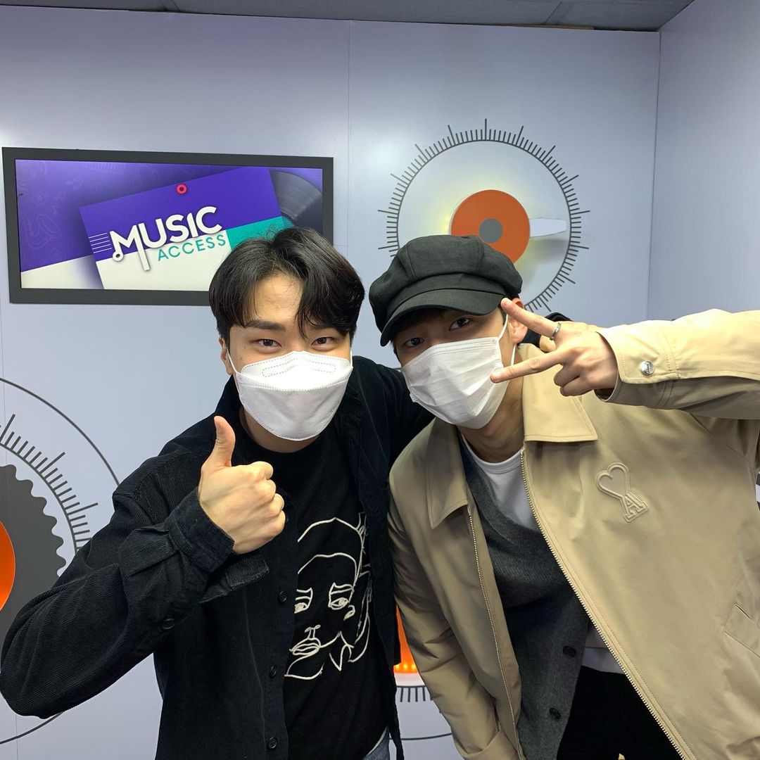 Tinkerland0303's tweet image. 220211 MUSIC ACCESS (@/musicaccess_arirang) Instagram post

instagram.com/p/CZ1qfEkhMb1/…

#MUSIC_ACCESS #VIP_ACCESS with #HALF 🥇

✨ Today's VIP #JIHUN ✨

Today's protagonist with a warm voice
🪘🥁🪘🥁🪘🥁🪘🥁🪘🥁
#KNK Jihun ‼️‼️‼️‼️‼️‼️

#크나큰 #김지훈 #지훈 #하프 #지훈짱짱 
+