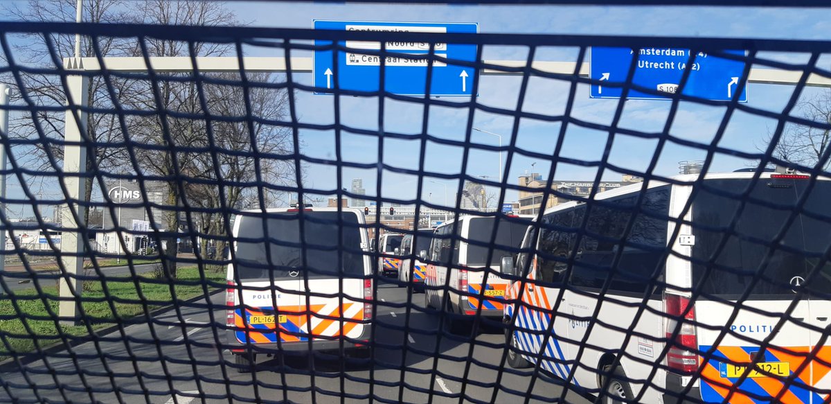 politieacties tweet picture