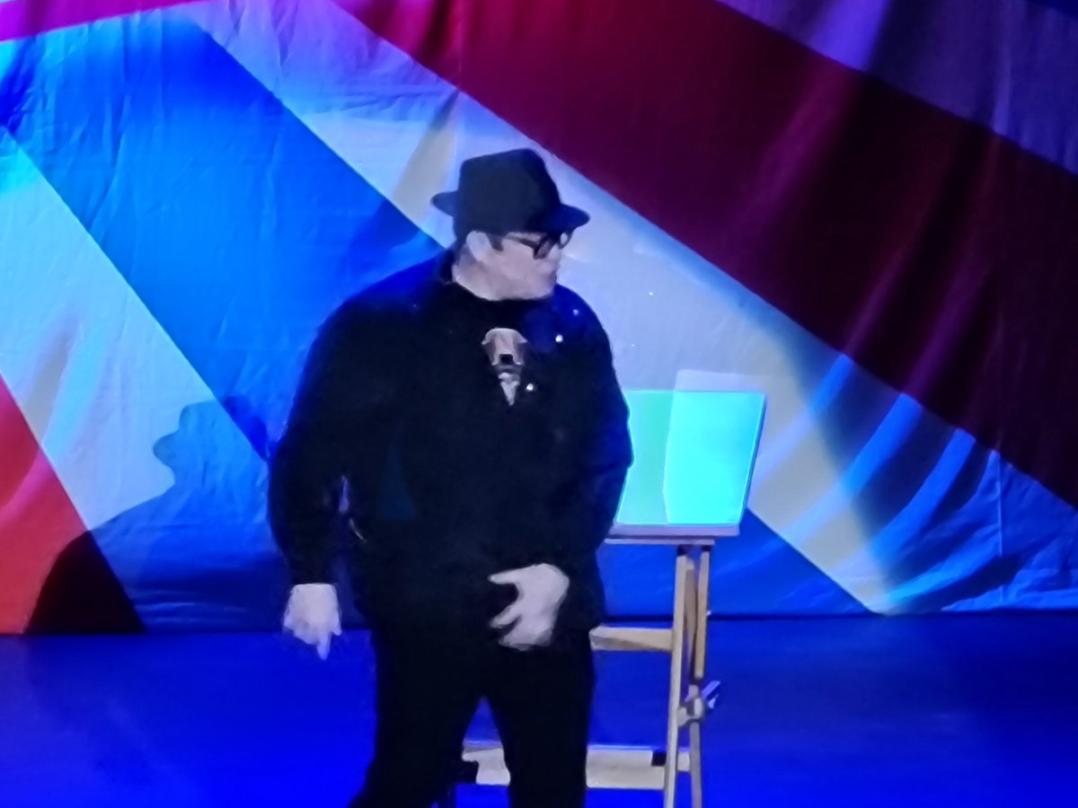 Edwinner89's tweet photo. Excelente show señor @franco_esca, ya es tradicion de ir a cada show suyo en Bogota, adjunto foto jajaja https://t.co/jVkPCZZCGh