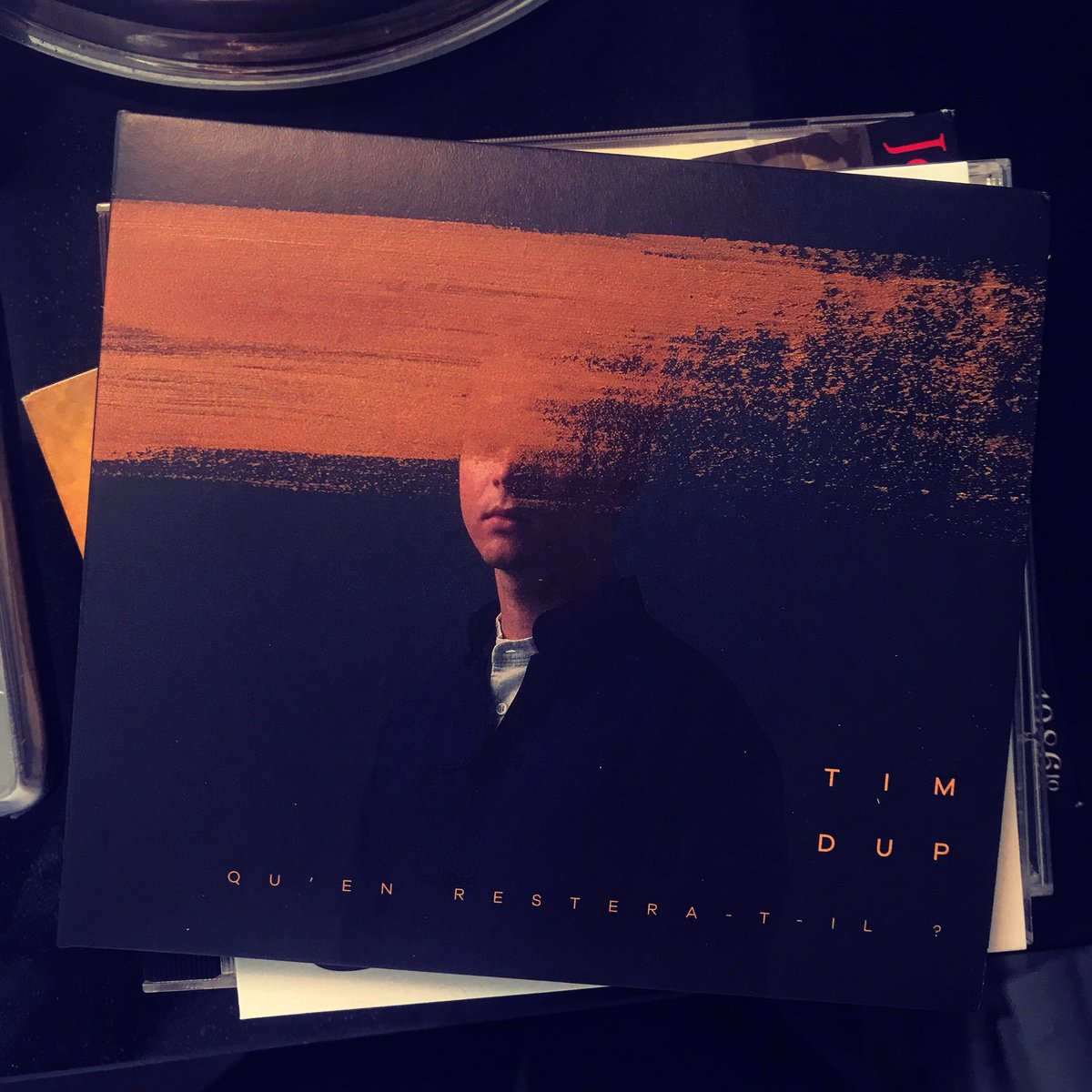 jvrlwg's tweet photo. Café y sobremesa francesa con el talento sinuoso, íntimo y electro de #timdup y esta portada con el brochazo desvaneciéndose, tan reconocible de #andreatorresbalaguer 🙏 https://t.co/4ZN7a4POal