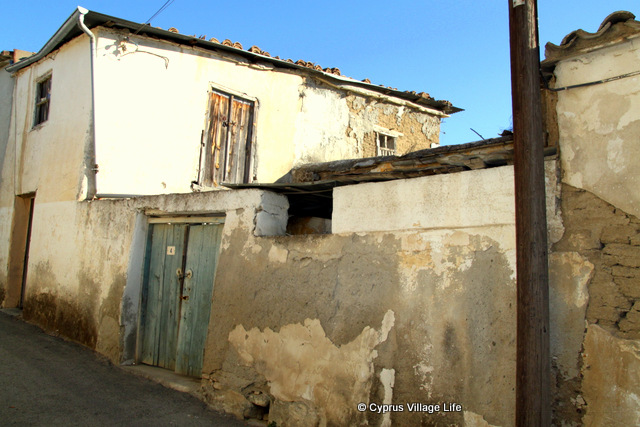 photosofcyprus's tweet photo. Old abandoned traditional village house in Episkopeio Village #cyprus #episkopeio #nicosia #village #architecture #history #culture #travel https://t.co/pOiyQ0pXma