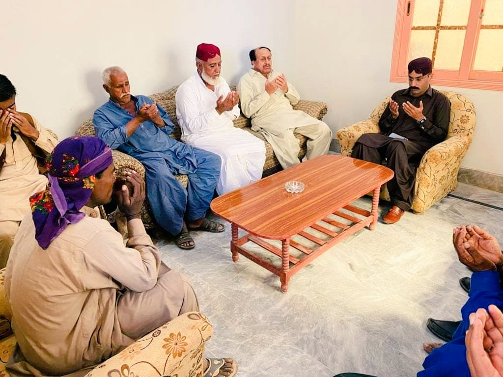 NoonariShafqat's tweet photo. Today 12.02.2022
Mr @bilalshoro376  sb, Young Brother Of Minister Irrigation Sindh, MPA PS62 HYD Mr @jamkhanshoro sb, Offered Condolences with Khan Muhammad On Sad demise his nephew . Muhammad condolence  His Mother at Village Gelo Noonari in UC Hatri  #PS_62 #Hyderabad https://t.co/NsnsEzv3Hx