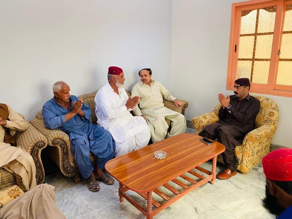 NoonariShafqat's tweet photo. Today 12.02.2022
Mr @bilalshoro376  sb, Young Brother Of Minister Irrigation Sindh, MPA PS62 HYD Mr @jamkhanshoro sb, Offered Condolences with Khan Muhammad On Sad demise his nephew . Muhammad condolence  His Mother at Village Gelo Noonari in UC Hatri  #PS_62 #Hyderabad https://t.co/NsnsEzv3Hx