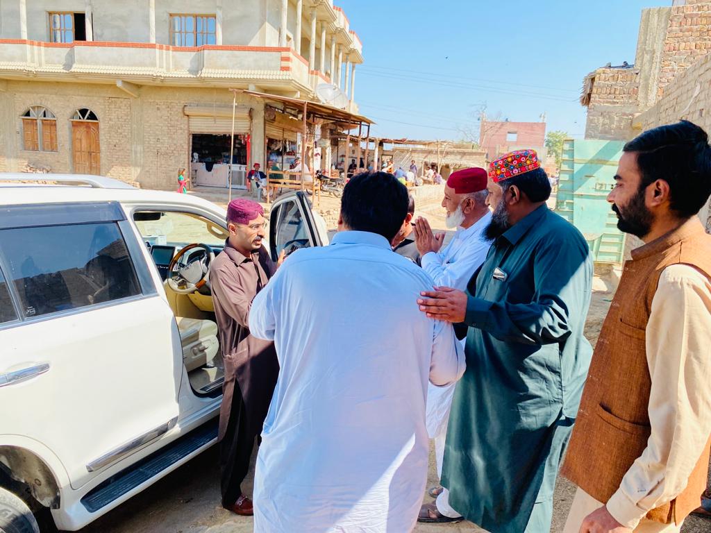 NoonariShafqat's tweet photo. Today 12.02.2022
Mr @bilalshoro376  sb, Young Brother Of Minister Irrigation Sindh, MPA PS62 HYD Mr @jamkhanshoro sb, Offered Condolences with Khan Muhammad On Sad demise his nephew . Muhammad condolence  His Mother at Village Gelo Noonari in UC Hatri  #PS_62 #Hyderabad https://t.co/NsnsEzv3Hx
