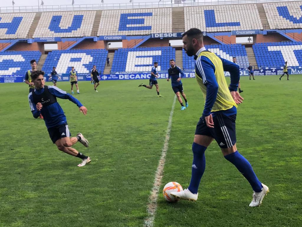 recreoficial's tweet photo. ⚽ La plantilla ha disputado hoy un partidillo de entrenamiento en el Nuevo Colombino.

#EstamosAquiYVamosALuchar
#TodosAUna https://t.co/obmZeG3az9
