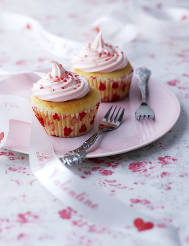 Love is in the air! Spoil your loved one this Valentine's Day with these scrumptious and easy to make cupcakes!💝 See the recipe: spr.ly/6010Kux6u