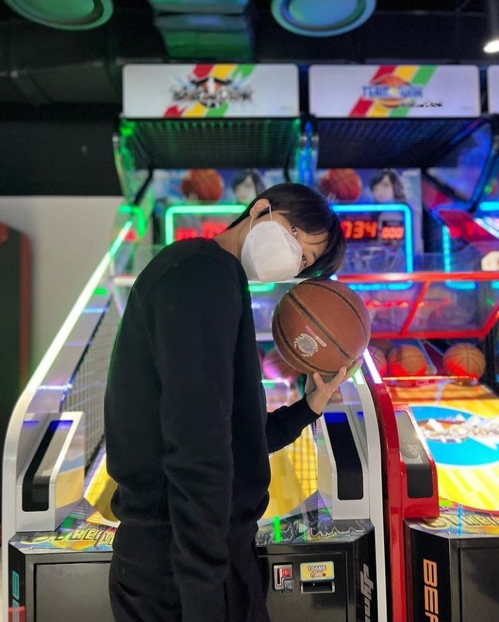 HanSolfamTH's tweet photo. 220212 #จีฮันซล ได้อัพเดทรูปลงบน Instagram ส่วนตัวค่ะ 
Jisol_11 : 🏀. 

คิดถึงมากๆเลย 💕 

#jihansol #hansol #Newkidd #시한솔 #한솔 #뉴키드 https://t.co/qtOI1JGx9m