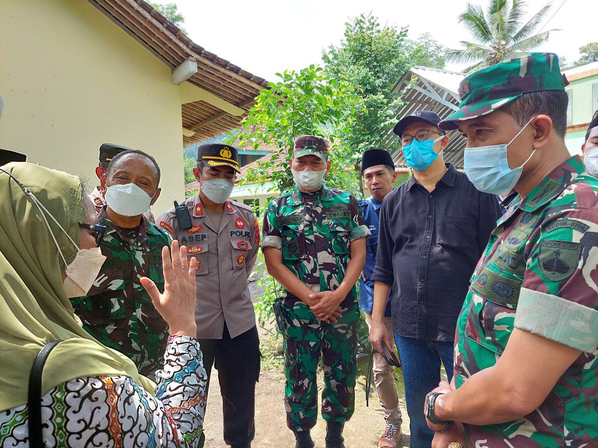 GUSDURians's tweet photo. Hari ini Koordinator Jaringan GUSDURian Mbak @AlissaWahid menyambangi warga Wadas, Kecamatan Bener, Kabupaten Purworejo, Jawa Tengah. https://t.co/zRMzrocUPm