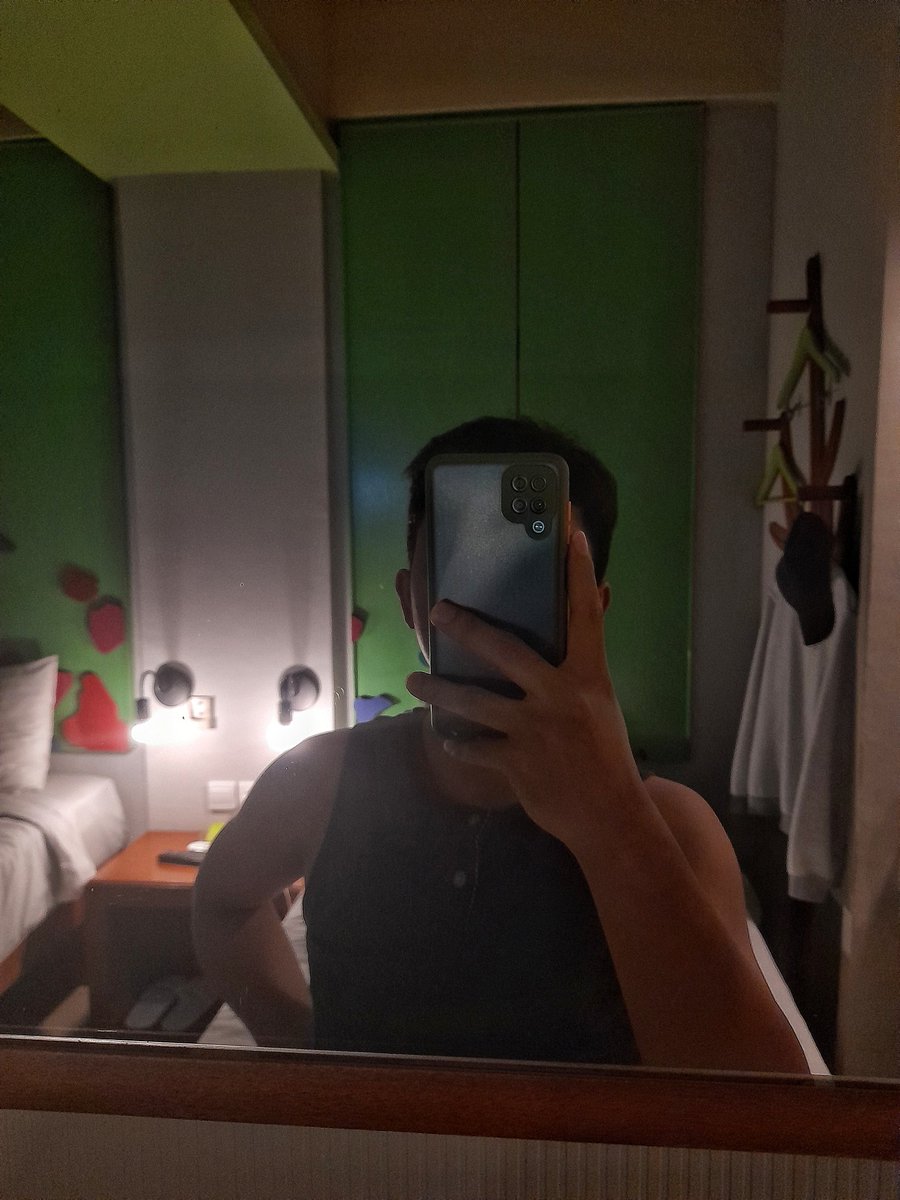 ravalutioner's tweet photo. Malem Minggu nya Hibernasi https://t.co/sgkv5NszT5