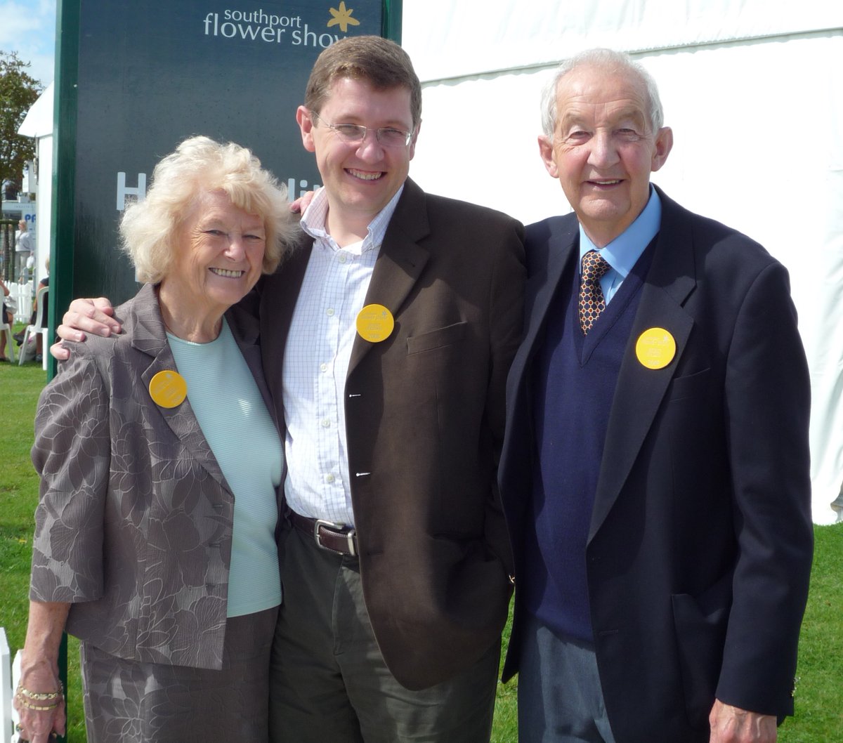 profbuchan's tweet photo. My Mum passed away 9 years ago today: late diagnosed lung cancer; missed on CT ?pulmonary fibrosis six months earlier. I hope interactive digital twin / #HealthAvatar technology may 'fetch' the radiomic AIs for people like Mum in the not too distant #DataSavesLives future. https://t.co/N0prpdTy1V