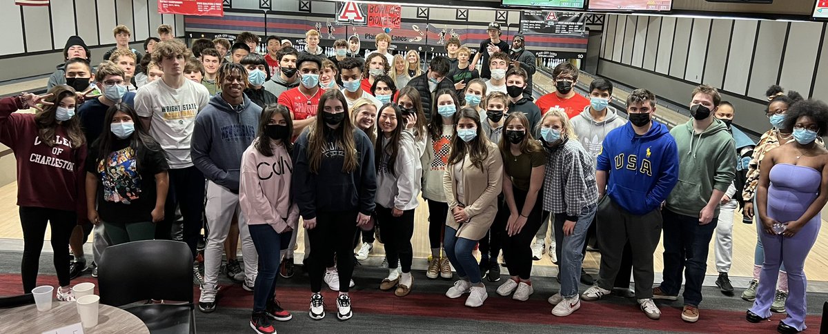 67 students from @EC_DGSM <a href="/DublinDBA/">DBA</a> &amp; <a href="/ILC_Business/">Hilliard Business Academy</a> bowled yesterday to raise over $500 for Spcial Olympics 🎳 🙌🏻