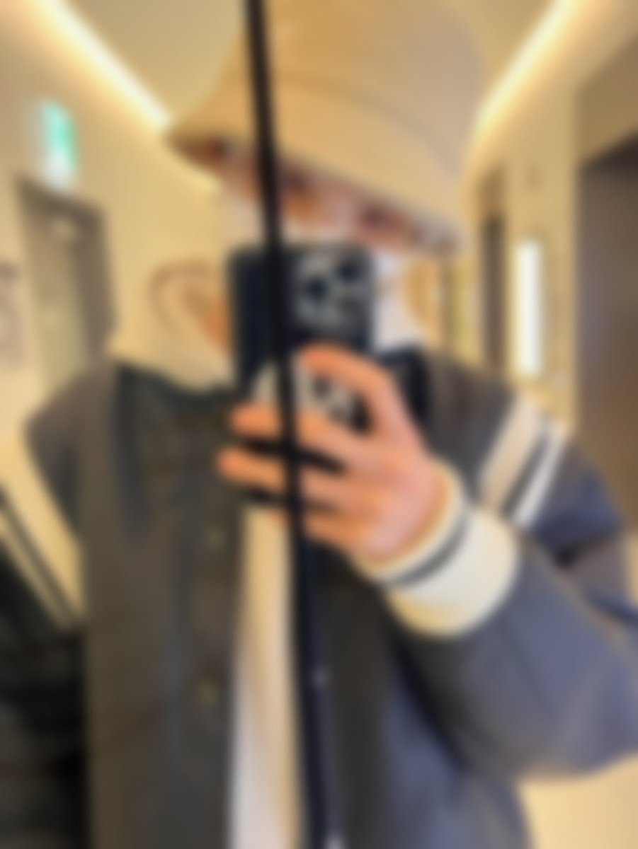 CIX_OUTFIT's tweet photo. #BX FanCafe.

Brand : ACHROHOUSE.
Name : 아이폰 핸드폰 케이스 아크로하우스 스마일.
Price : ₩22,000

#CIX #씨아이엑스 #이병곤 #Byounggon #CIXOUTFIT_BX #OOTD https://t.co/q6Fwu3QO2k