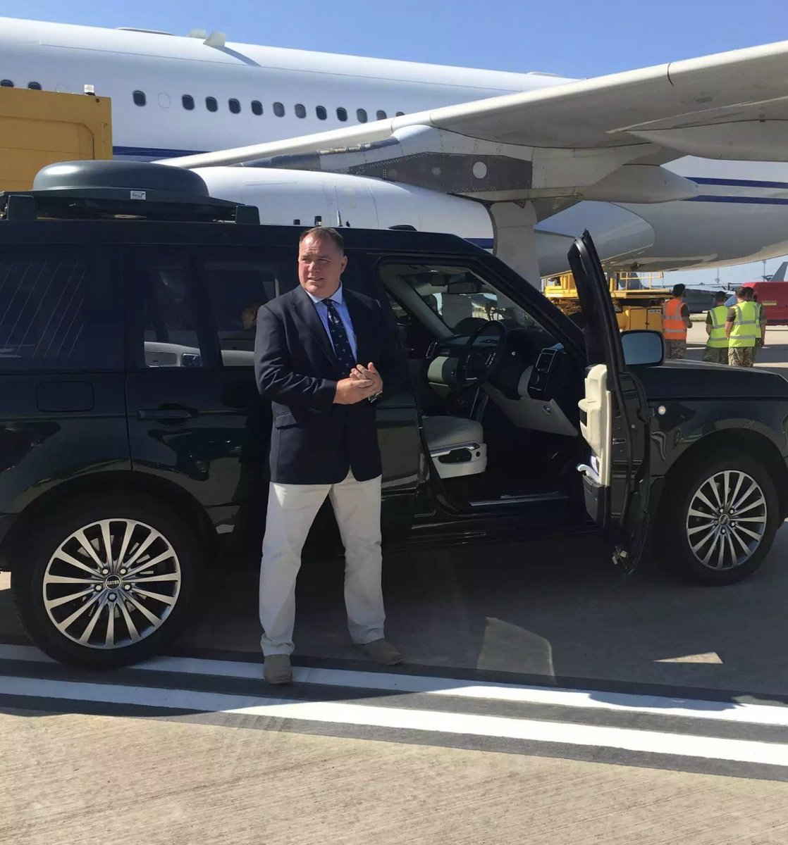 Paraguard provide covert and overt security services. Our operatives are highly qualified and fully licensed close protection officers with vast experience in the protection of people, property and assets. We provide professional, diplomatic and discreet security 24 hrs a day.