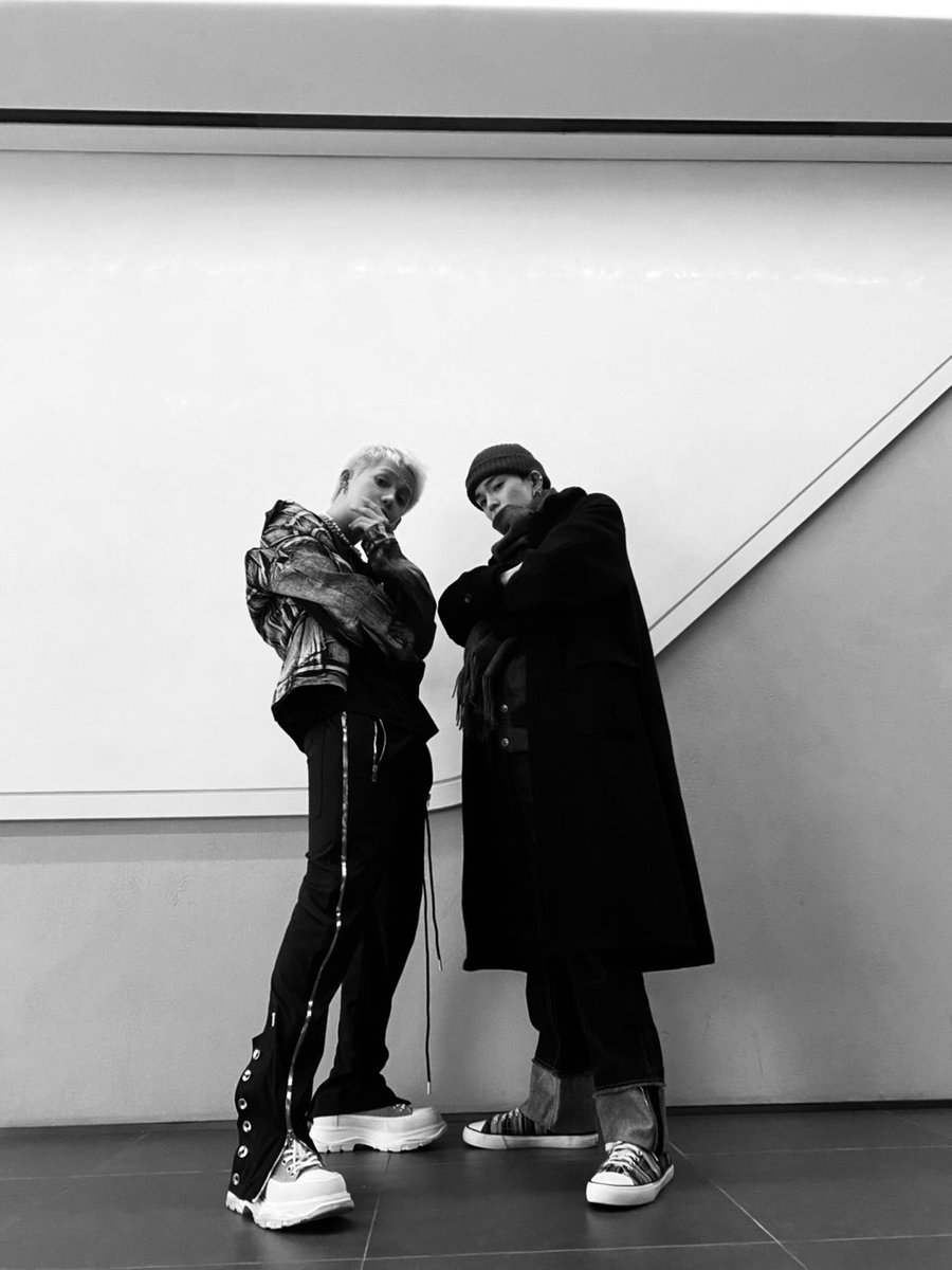 yg_hitohoshi's tweet photo. [120222] TWITTER UPDATE✨
[ENG]
It was poppin😎💜🔥💜🔥

@treasuremembers 

#CHOIHYUNSUK #최현석 #ヒョンソク 🐷
#ASAHI #아사히 #朝光 🤖
#TREASURE #트레저 #トレジャー 💎 https://t.co/Rg1tDhYMDi