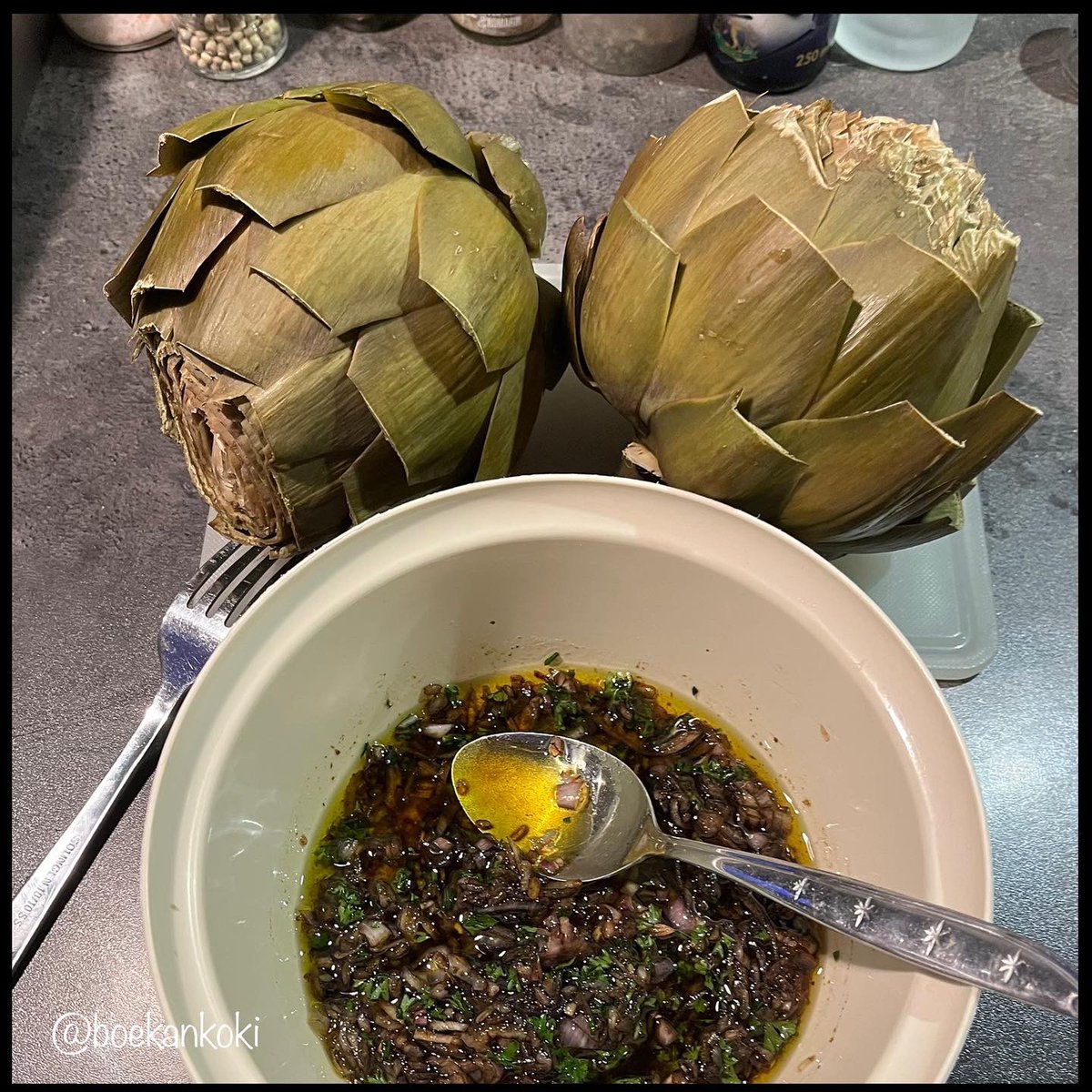 boekankoki's tweet photo. After a week full of coding, it’s time to enjoy the weekend. My choice fall to Artichoke. See how I prepare it easily with a homemade sauce as well on 
https://t.co/U2h5fVKbyb (en) /
https://t.co/491KEv6Iuf (fr). Happy weekend peps !
#boekankoki #artichaut #artichoke #blogrecipe https://t.co/HLDyMMNYgB