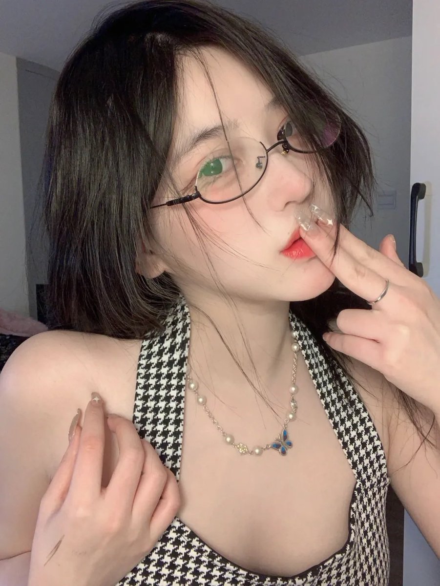 xiaochachaqaq's tweet photo. 喜欢姐姐吗？是在床上的时候最喜欢吗？ 

想玩线下的哥哥私信发位置

已设置同城推送~同城🉑约线下，玩线下的滴滴！

主页显示距离，可以点头像看哦

#萝莉 #兼职 #线下 #福利姬 #空降 #小母狗 #白虎 https://t.co/TQieVuFeVs