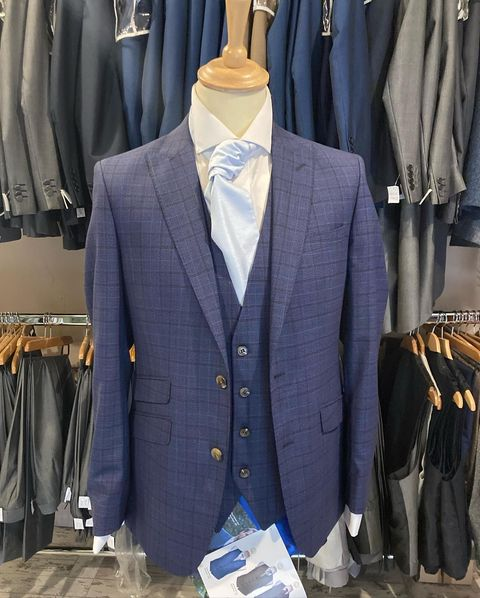 LiverpoolSuits's tweet image. Our Navy Prince of Wales Checkered suit on display 
.
.
.
.
.
.
Hashtags:
#Liverpool #Liverpoolbusiness #Liverpoolcity #suitandtie #tailor #tailoring #bespoke #bespoketailoring #bespokesuit #bespoketailor #bespokesuits #bespoketailor #tailored #groomsmen #wedding #groomsuit