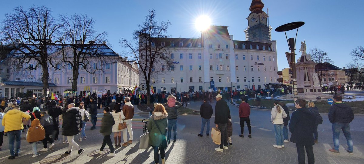 RaphaelSeher's tweet photo. Schlechtester Faschingsumzug überhaupt. https://t.co/eWRbCZWfCi