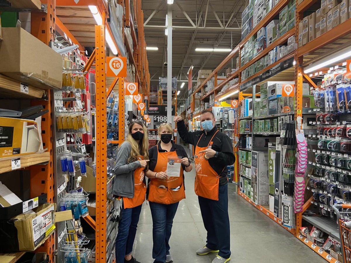 Recognizing <a href="/kel4749/">KelD</a> for her diligence in following dock safety protocol this morning! Thank you for doing the right thing and keeping our team safe!!! <a href="/AHusenaj/">Albert Husenaj</a> @CraigHD6328 <a href="/D12Roman/">RomanD12</a>