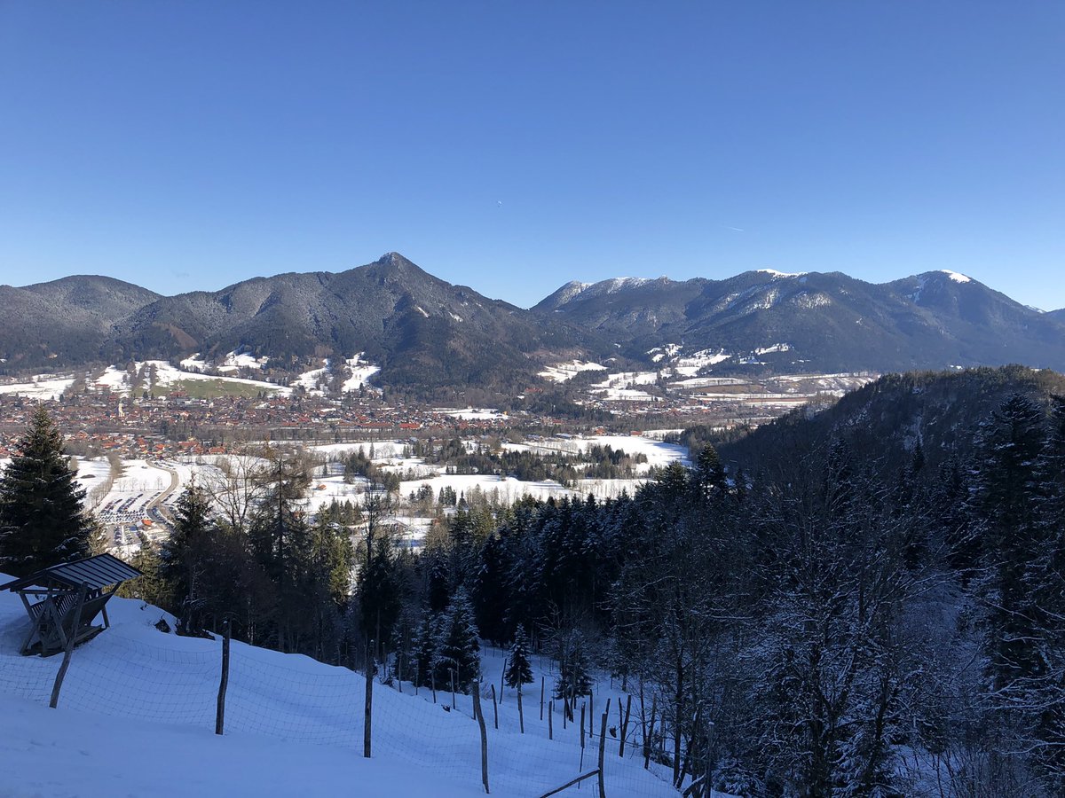 arachnia_queen's tweet photo. Enjoying a sunny day in the Bavarian Alps 💙🤍 #Brauneck #Alps #hiking https://t.co/yBb53bFzks