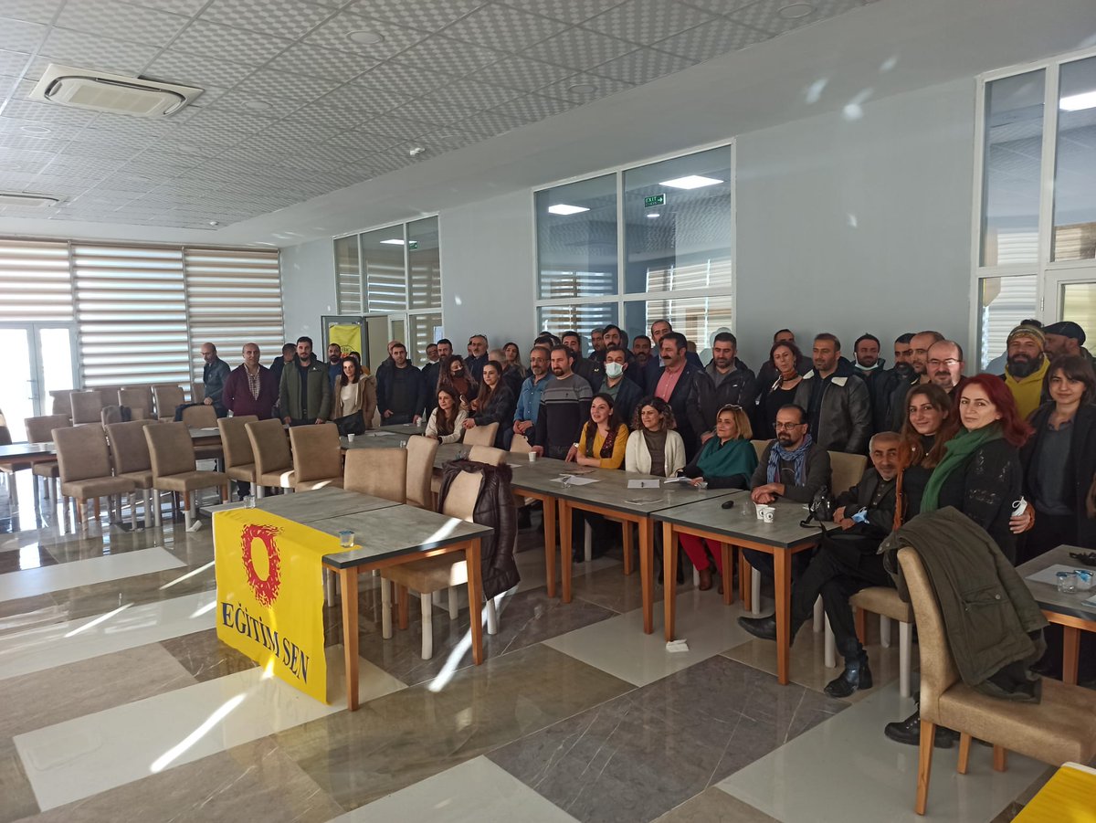 EgitimSenVan's tweet photo. Genel merkez kadın sekreterimiz @yardimsimge, Genel Merkez Kadın Uzmanı Aysun Önal ve Genel Merkez Eğitim uzmanı @eaydoganoglu 'ya #Egitimde Dönüşüm #Toplumsal Cinsiyet ve #İşyerinde Sendikal Örgütleme konulu eğitim çalışmamıza katkılarından dolayı teşekkür ediyoruz. @egitimsen https://t.co/7pjrWctqBD