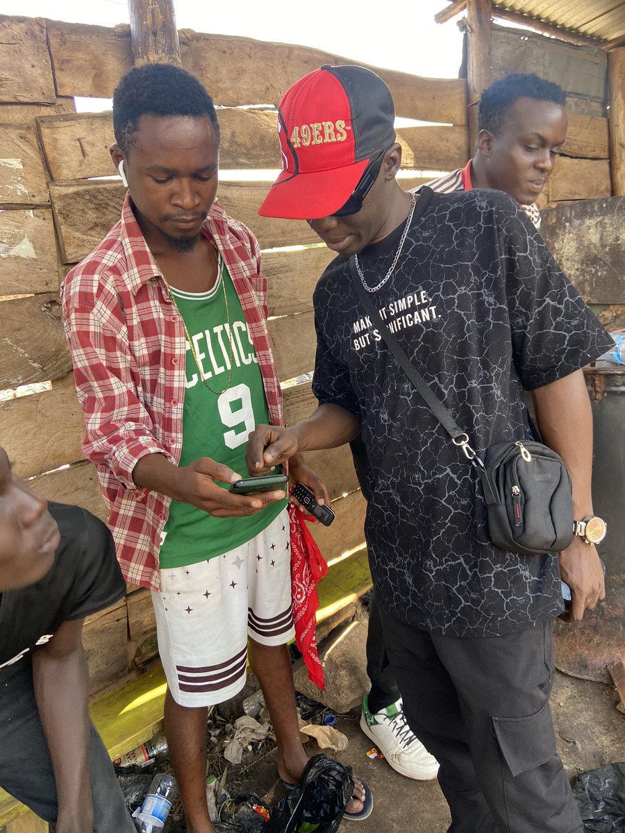 DouglasLwangaUg's tweet photo. Spent the day in the ghetto visiting projects done by ghetto youth. These boys are doing amazing work and inspiring other youth. I was amazed. They also requested to have an exclusive #NBSafter5 interview live from their ghetto. Much love my pipo🙏🏻 https://t.co/G6w1TiV2n1