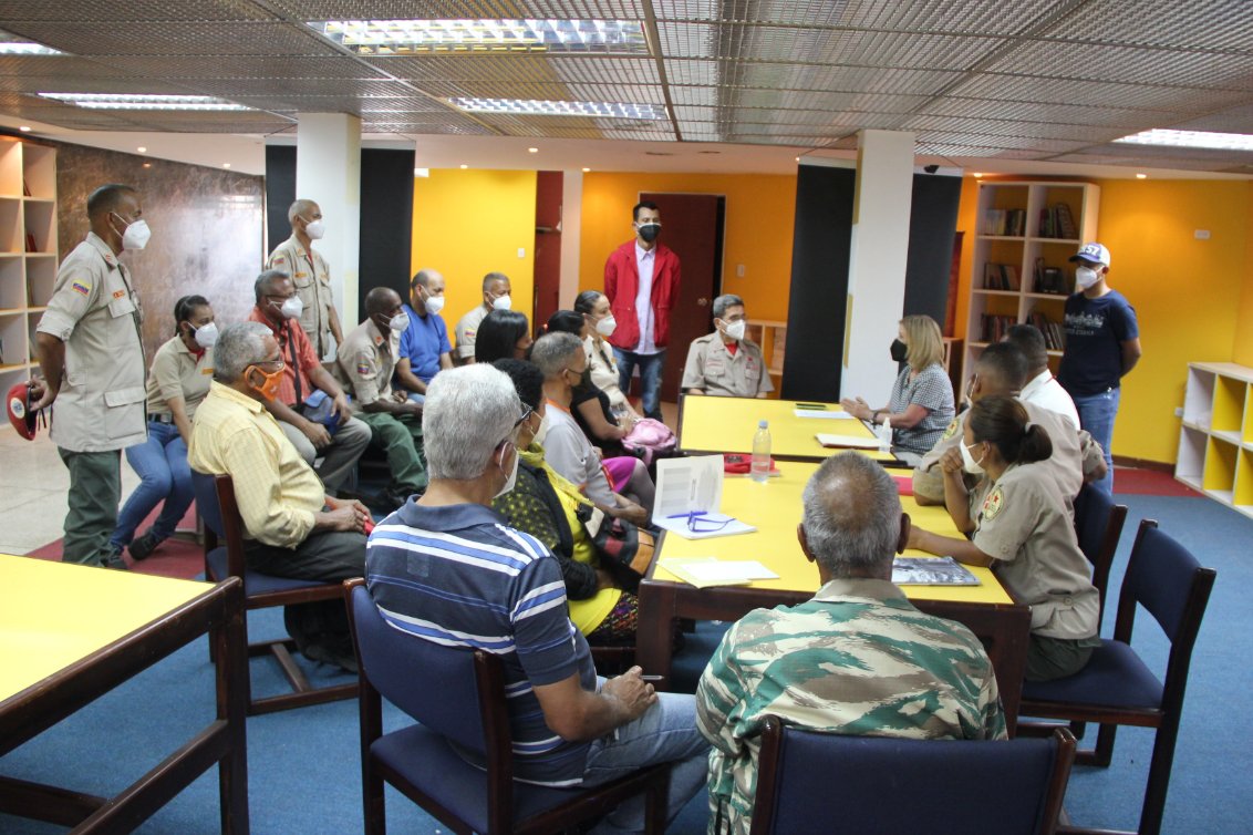 fpatrimonioccs's tweet photo. La Presidenta de @fpatrimonioccs sostuvo una reunión con los Guardias Patrimoniales de Fundapatrimonio, para darse a conocer y reiterarles que son los defensores de nuestro Patrimonio, bien sea lo tangible e intangible.

¡Somos Guardianes de Nuestro Patrimonio! 
@gestionperfecta https://t.co/D7MCFpmeyI