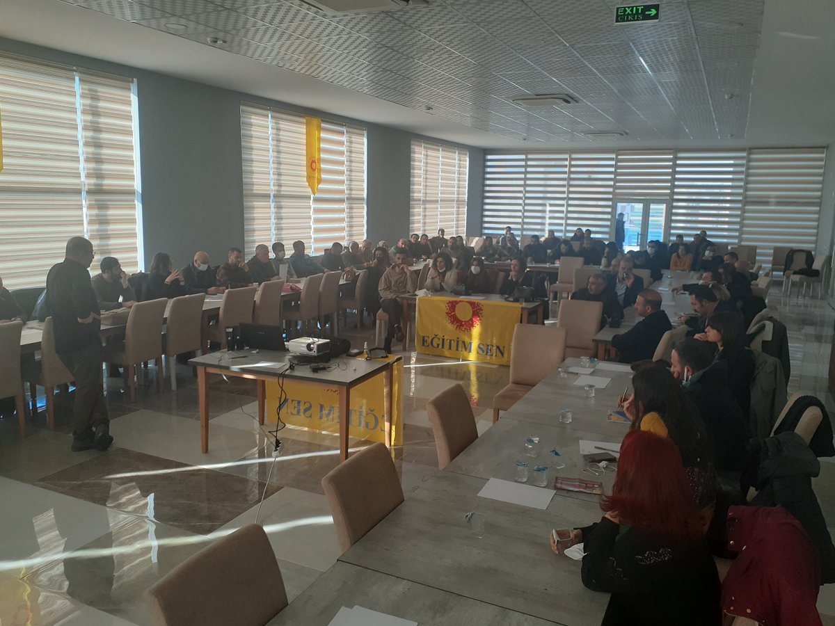EgitimSenVan's tweet photo. Genel merkez kadın sekreterimiz @yardimsimge, Genel Merkez Kadın Uzmanı Aysun Önal ve Genel Merkez Eğitim uzmanı @eaydoganoglu 'ya #Egitimde Dönüşüm #Toplumsal Cinsiyet ve #İşyerinde Sendikal Örgütleme konulu eğitim çalışmamıza katkılarından dolayı teşekkür ediyoruz. @egitimsen https://t.co/7pjrWctqBD