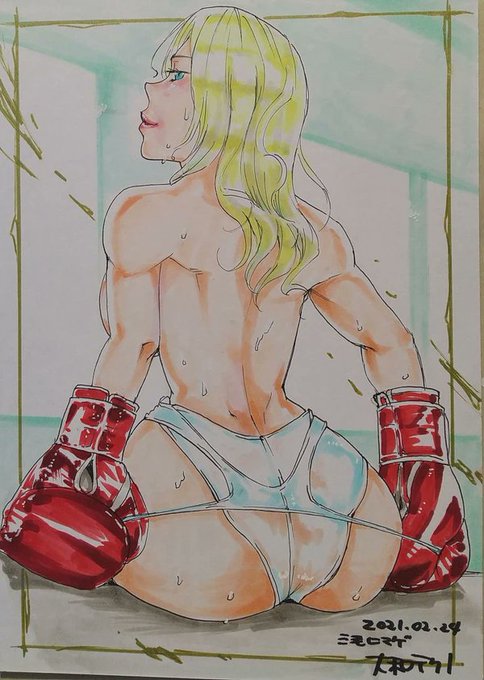 競泳水着を脱ぐおねえさん。 