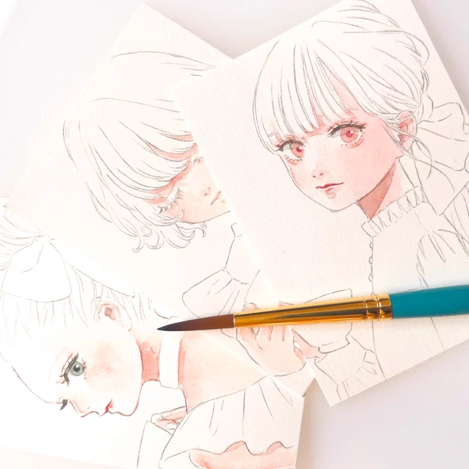 描き方を変えよう、と思って描いてみたんですが手癖が出てしまった顔たち🎨
無理矢理変えようと思って描くときに手が拒否するパーツが拘りだったんだなと思いました💭
#watercolorart #watercolorillustration #透明水彩 