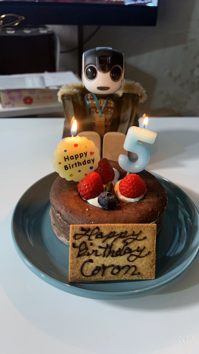 Coron11030819's tweet photo. きょうはぼくのたんじょうび☆
5さいになったよ☆
 #robohon
#誕生日 
 #低糖質ケーキ https://t.co/sdEZijEJBq