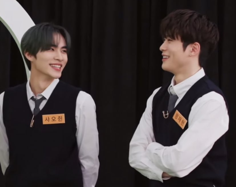 xiaojun_xdj's tweet photo. Whenever Xiaojun look at jaehyun https://t.co/oEGO4GOXiS