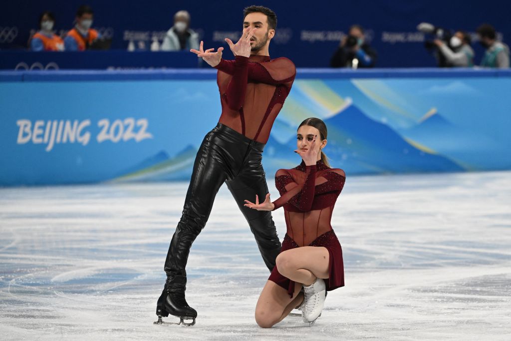 ISU_Figure's tweet photo. Gabriella Papadakis &amp; Guillaume Cizeron of France just skated their hearts out to set a new highest score for the Rhythm Dance of 90.83.

#FigureSkating #Beijing2022 https://t.co/9UtMqEggQ5